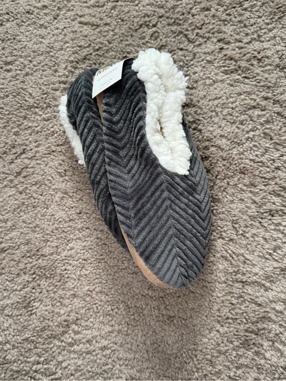 Women's Gray Chevron Sherpa Lined Slippers Size L/XL NWT